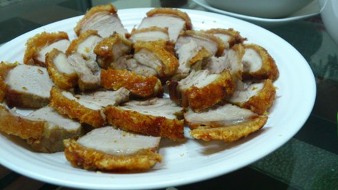 Cách làm thịt lợn quay giòn bì, thơm ngon